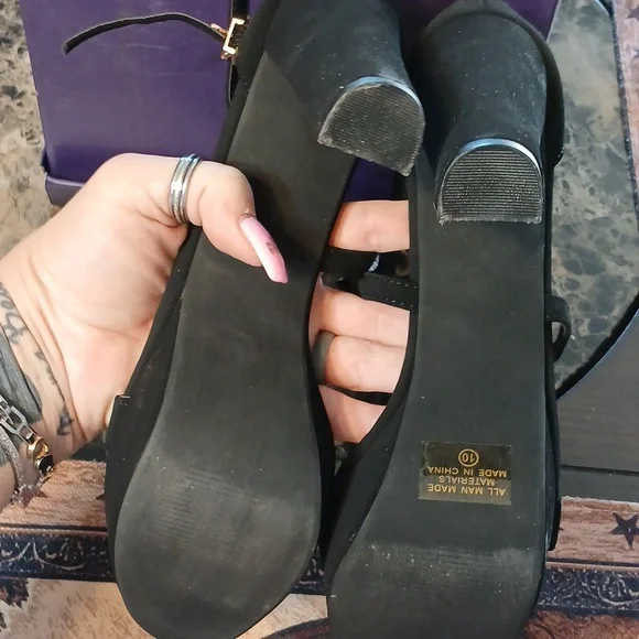 Black Platform Heels with Chunky Heel and Straps - Picture 3 of 6